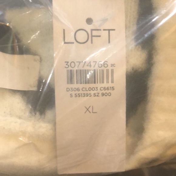 NWT LOFT Animal Spotted V-Neck Sweater - Picture 5 of 6